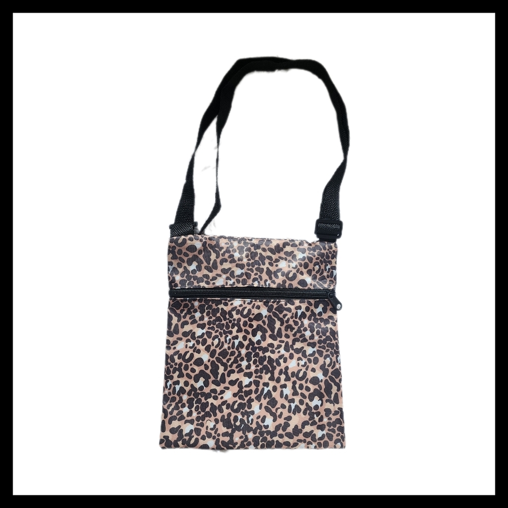 ♠️10/$10♠️ Leopard Print Crossbody Bag